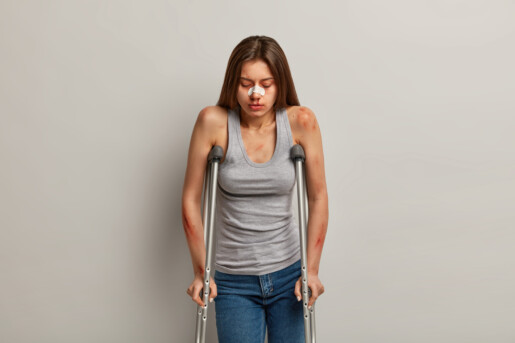 mujer lesionada