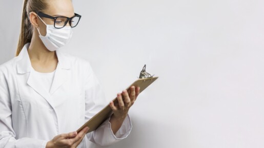 medica con historia clinica